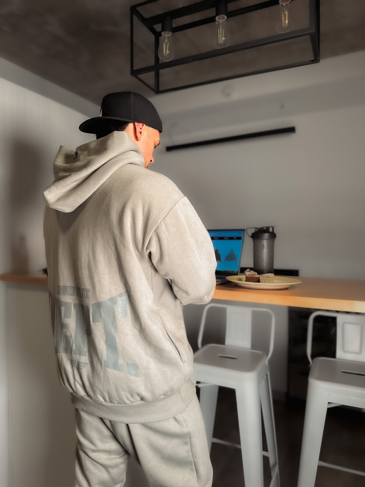 Hoodie Oversized - Athletic Department - Cemento - Imagen 10