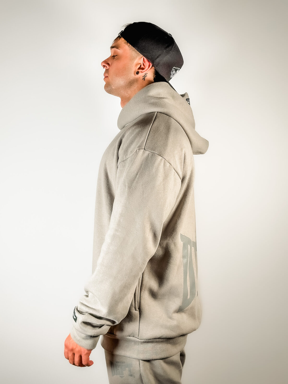 Hoodie Oversized - Athletic Department - Cemento - Imagen 14